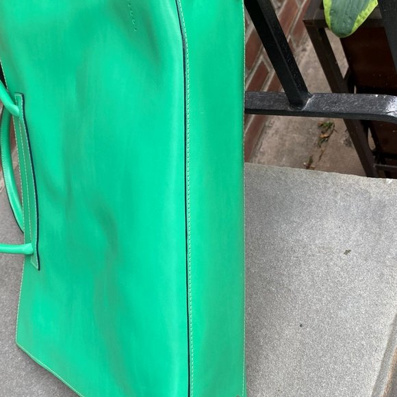 Lodis Beautiful Grass Green Tote, NEW,  three inside compartments - Picture 6 of 7